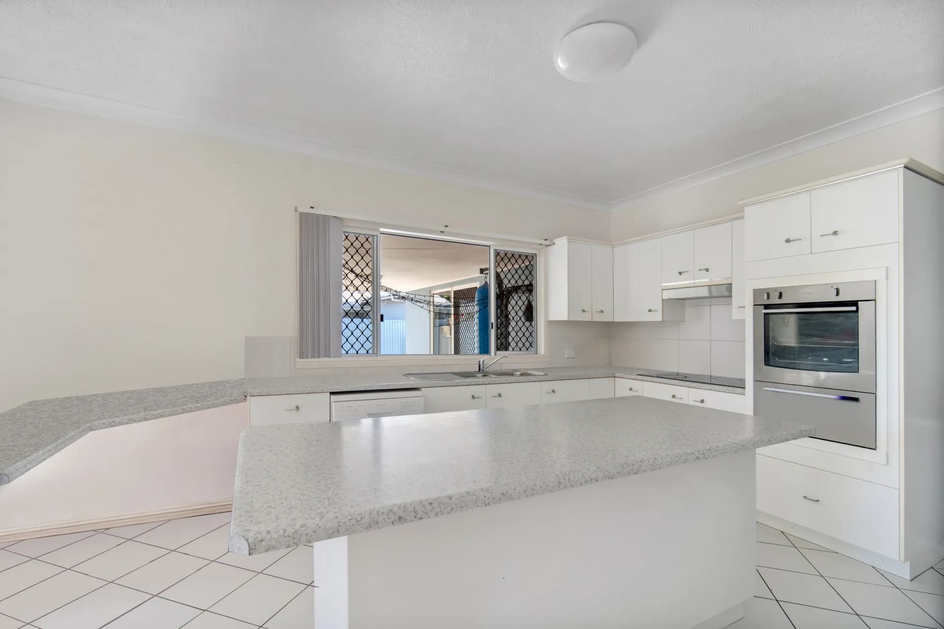 75 Cypress Drive, Annandale., Annandale - Thumbnail 2
