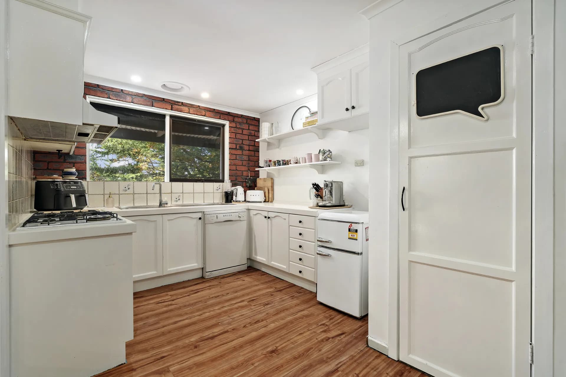 66 Woodville  Road, Mooroolbark., Mooroolbark - Thumbnail 2