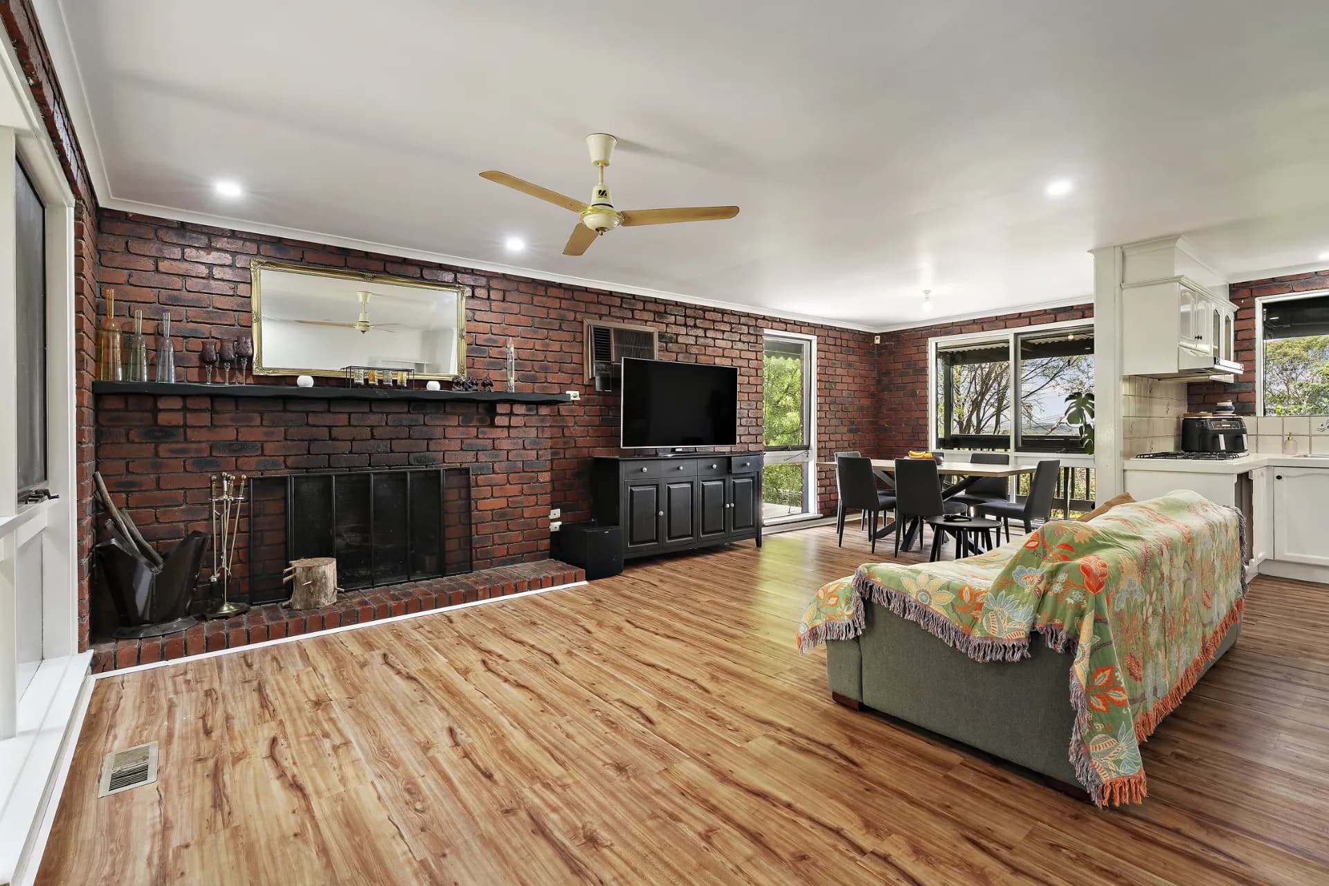 66 Woodville  Road, Mooroolbark., Mooroolbark - Thumbnail 4