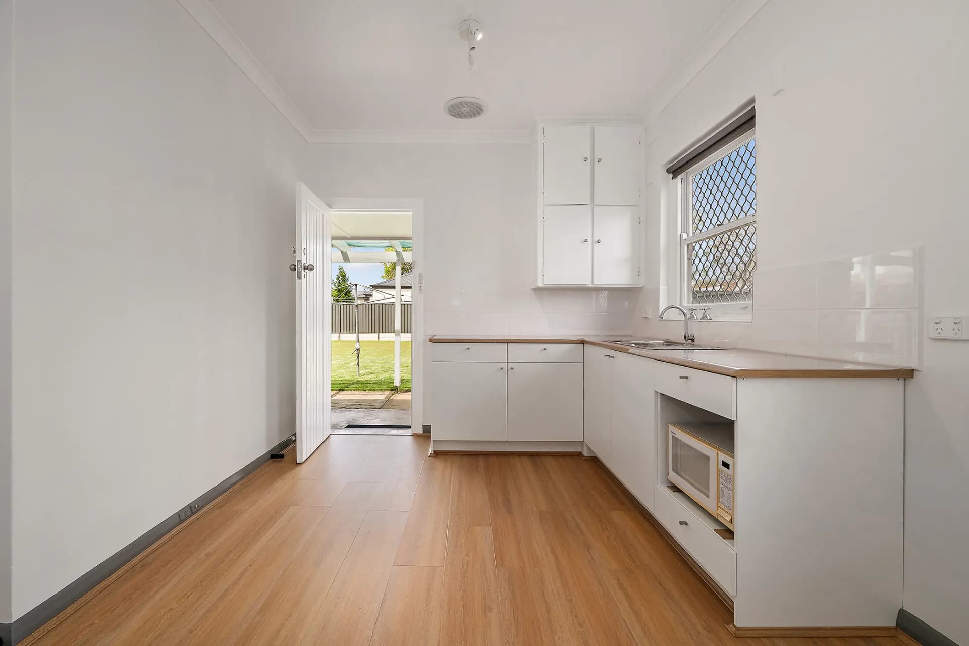33 King George Avenue, North Brighton., North Brighton - Thumbnail 5