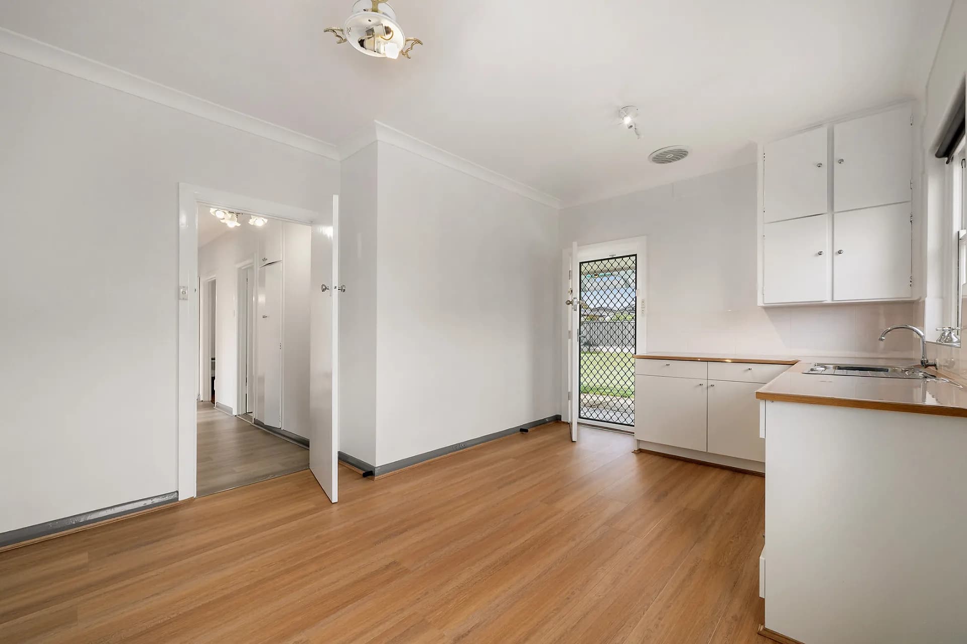 33 King George Avenue, North Brighton., North Brighton - Thumbnail 7