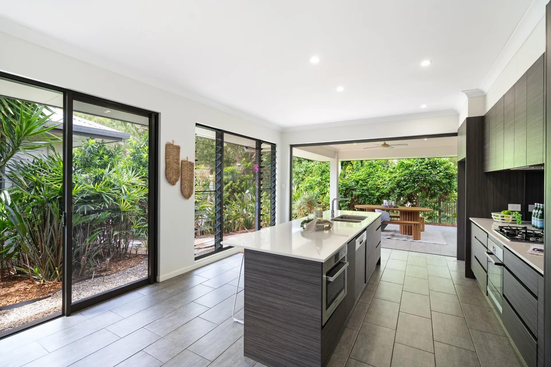 36 Freshwater Avenue, Palm Cove., Palm Cove - Thumbnail 2