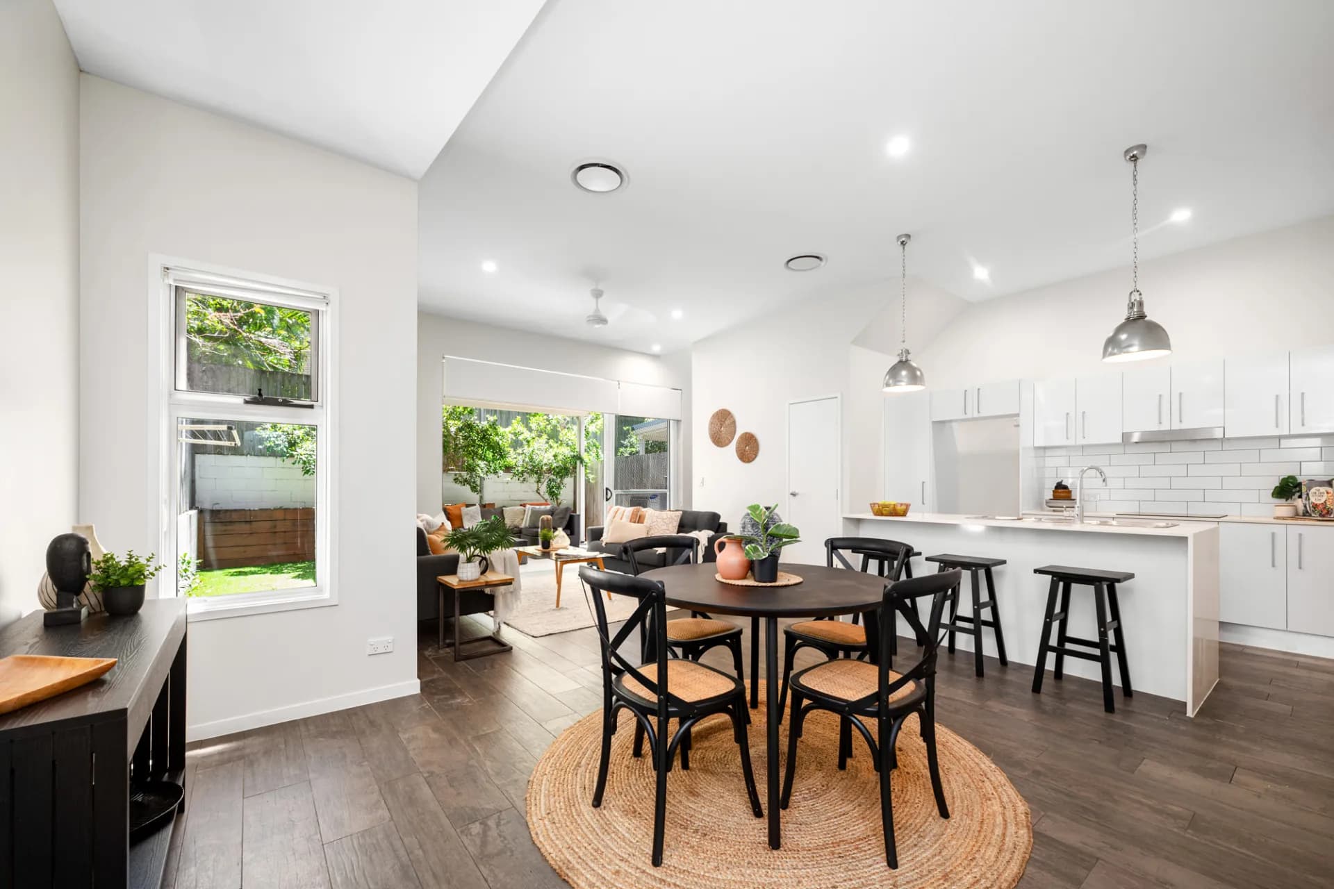 1/11 Ellena Avenue, Greenslopes., Greenslopes - Image 1