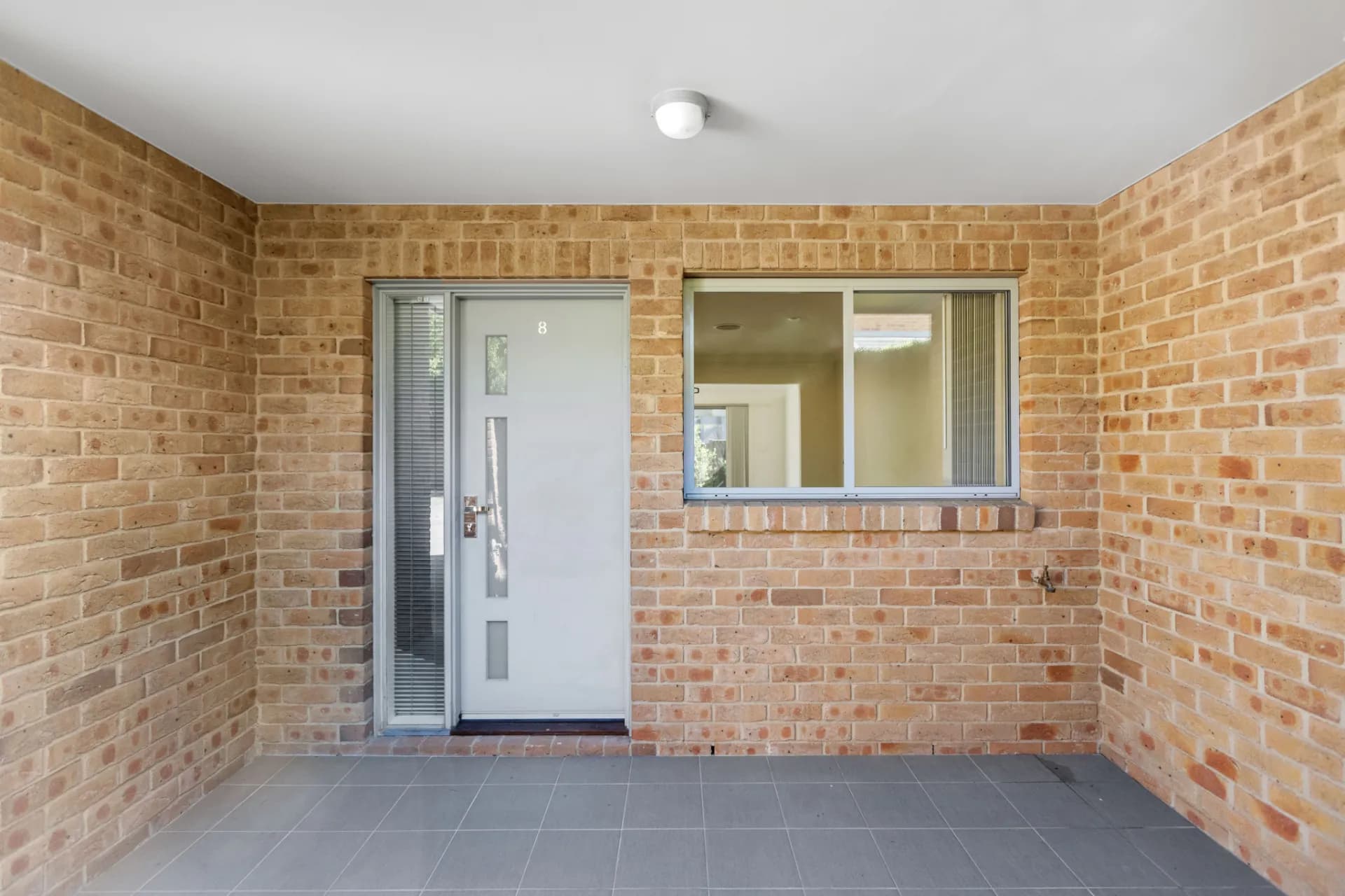 8/12 Mulloon Street, Queanbeyan., Queanbeyan - Thumbnail 2