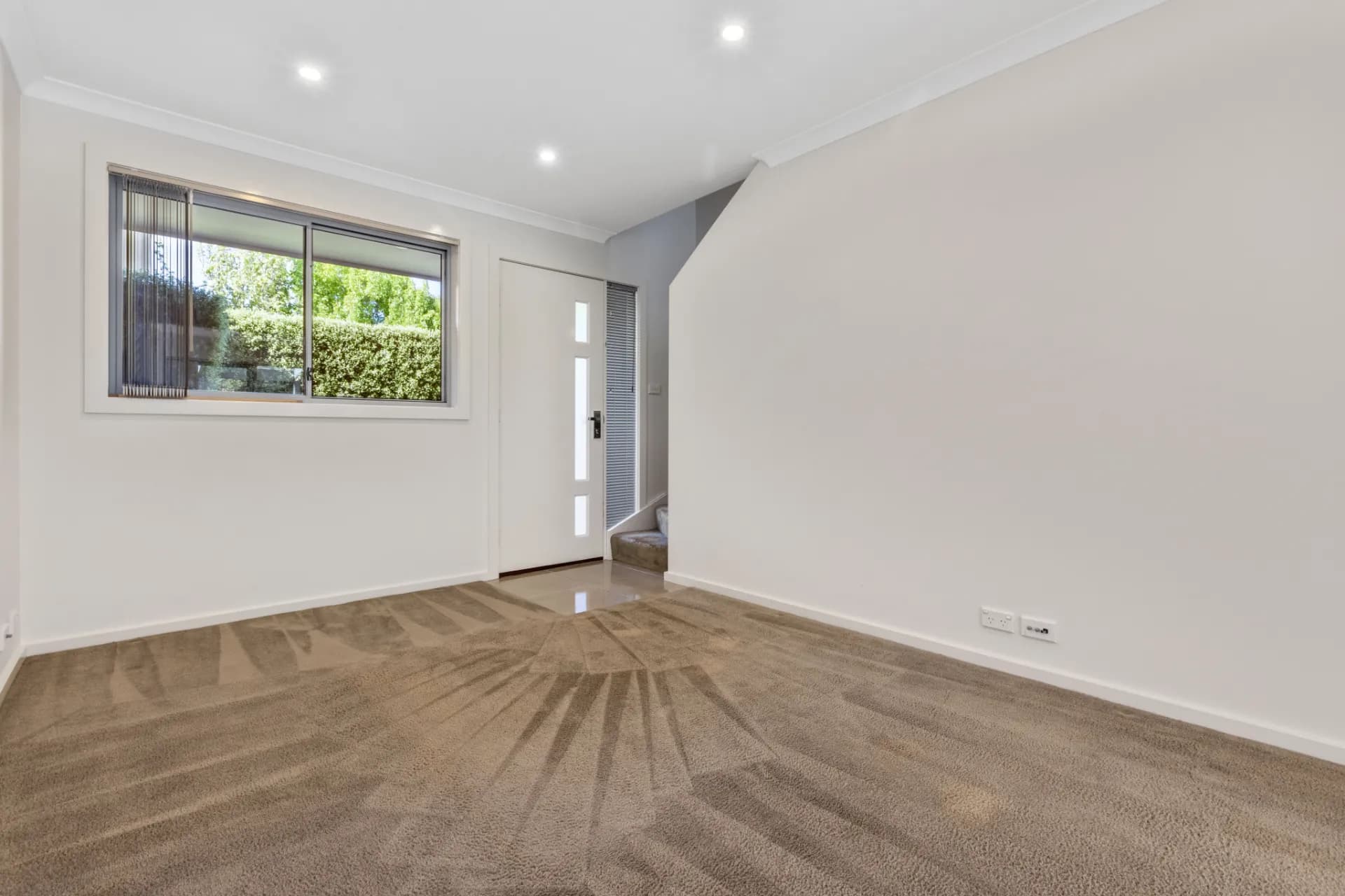 8/12 Mulloon Street, Queanbeyan., Queanbeyan - Thumbnail 3