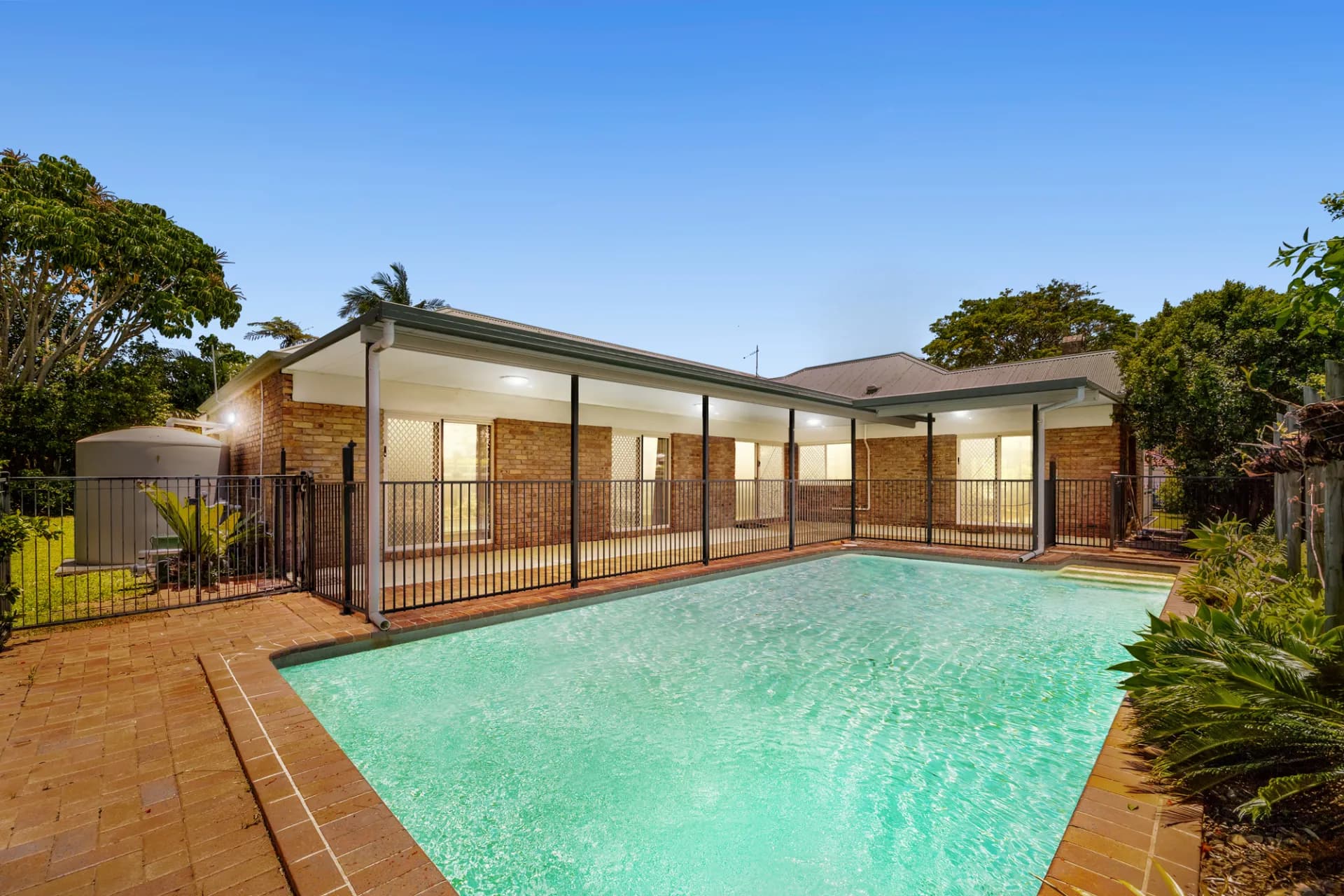 25 Bunton Street, Scarborough, QLD, Scarborough - Thumbnail 2