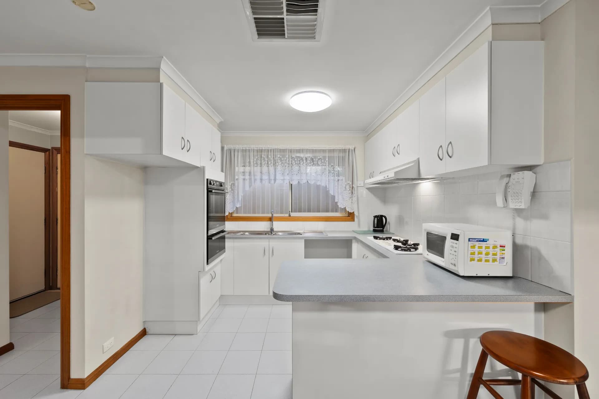 83 Myers  Parade, Altona Meadows., Altona Meadows - Thumbnail 6