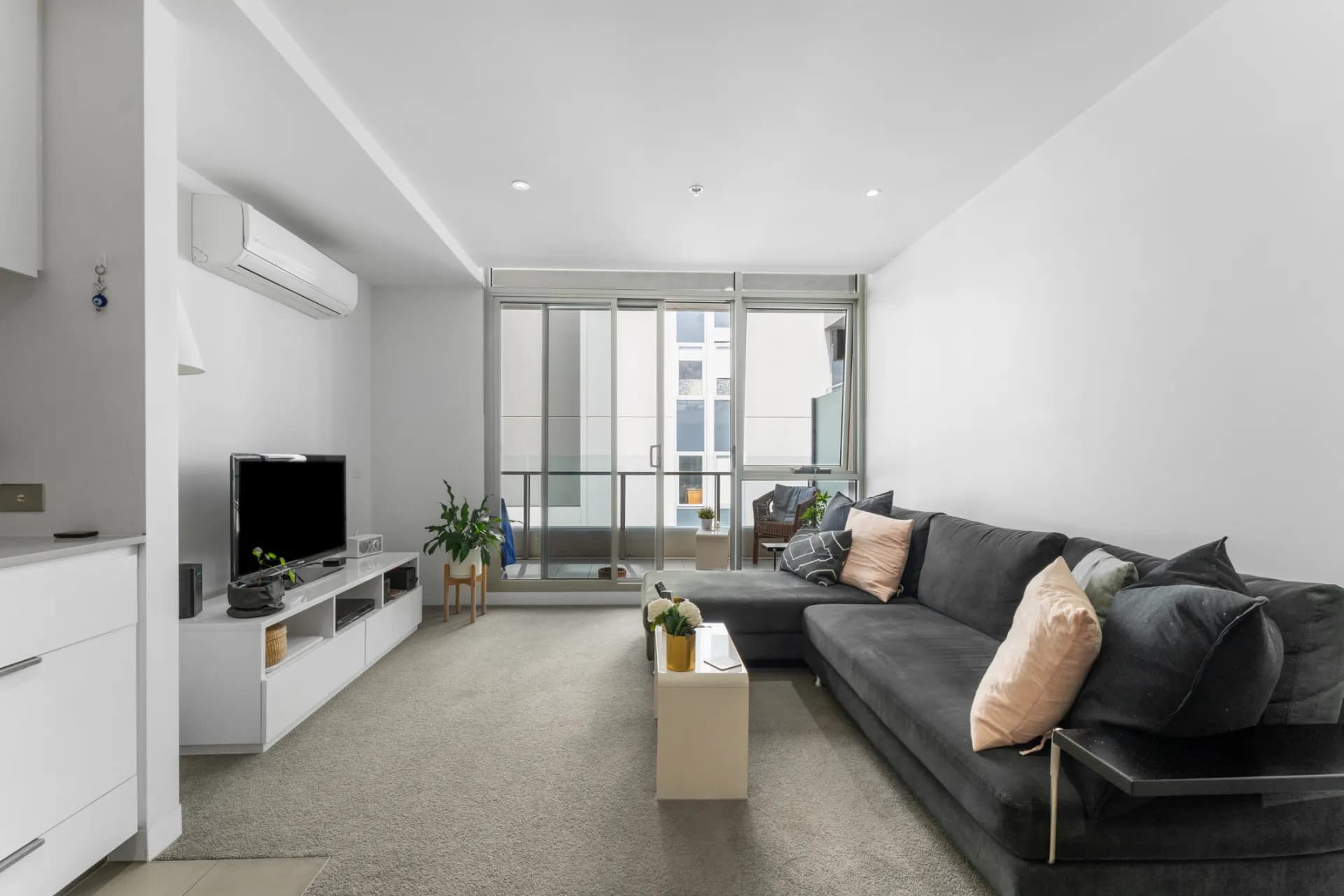 506/99 Dow Street, Port Melbourne., Port Melbourne - Thumbnail 2
