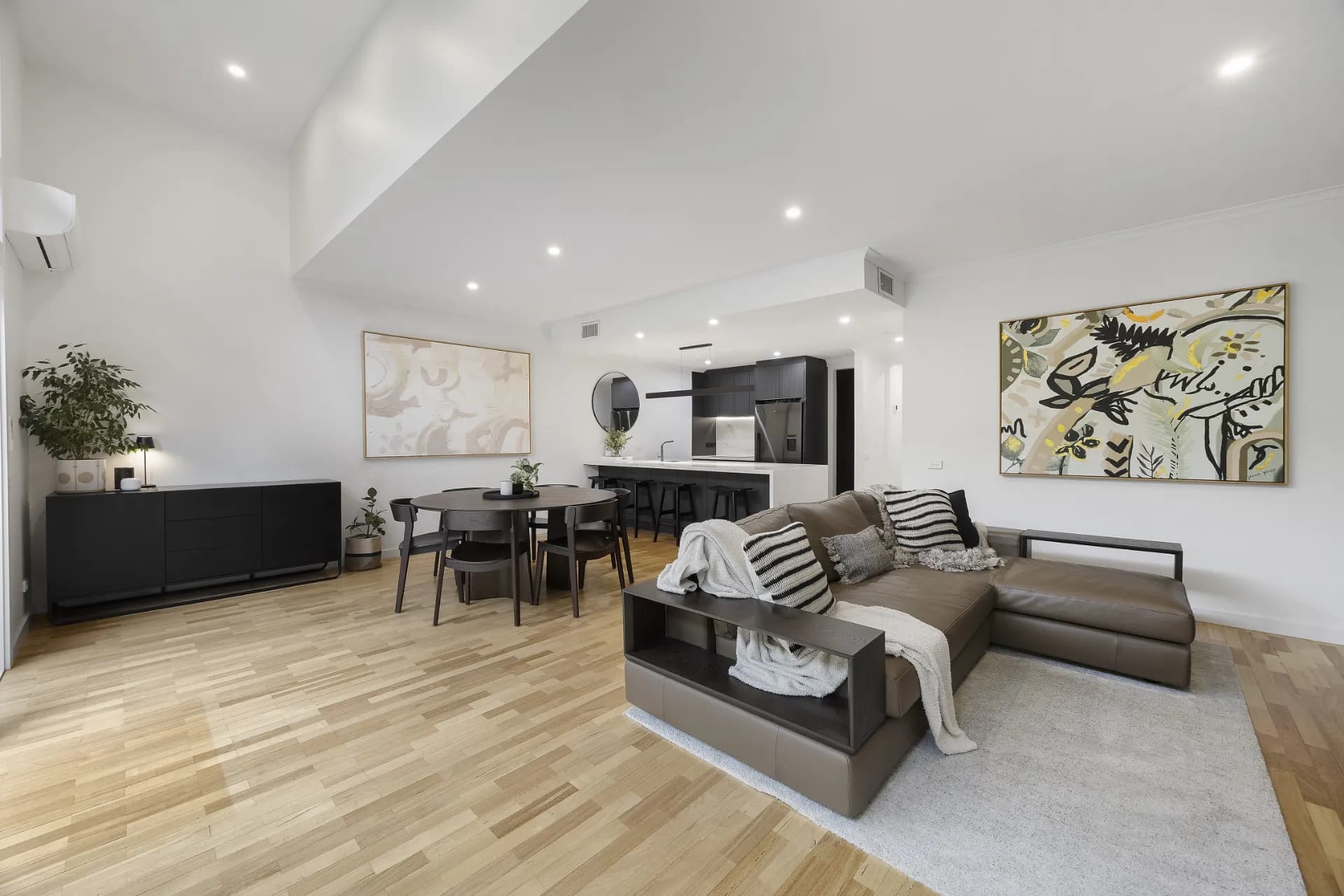 24 Atkinson Close, Windsor, VIC, Windsor - Thumbnail 2