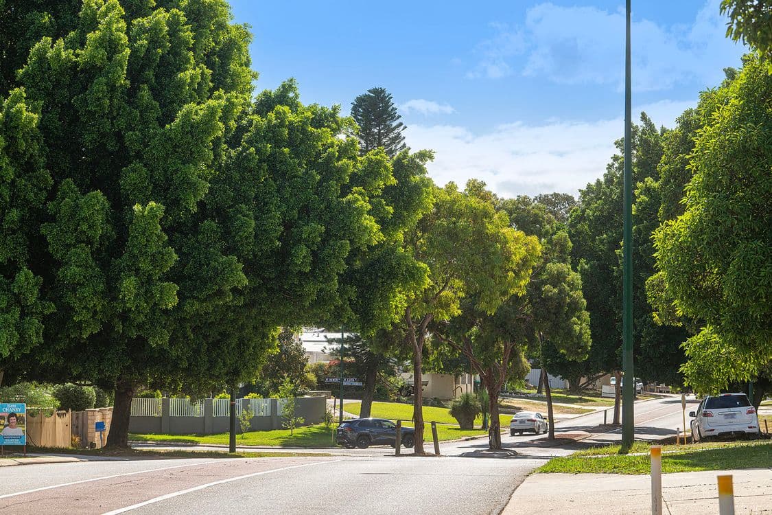 221A Weaponess Road, WEMBLEY DOWNS, WA 6019, Wembley Downs - Thumbnail 4