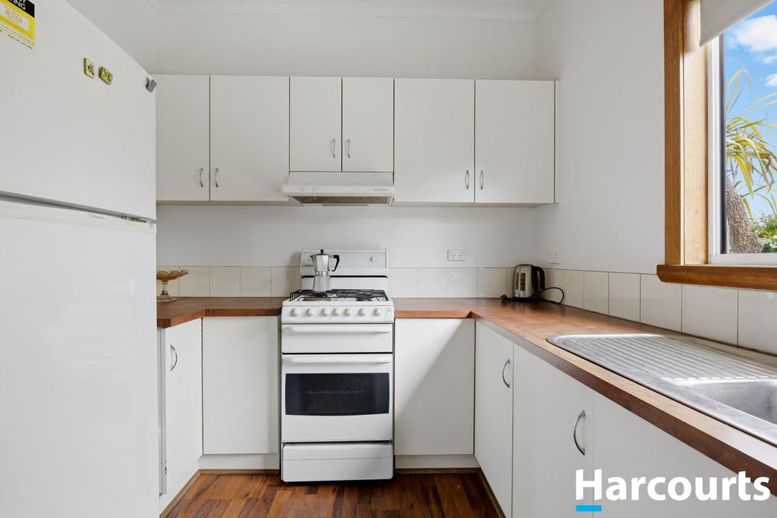 13 Beach Road, GRAVELLY BEACH, TAS 7276, Gravelly Beach - Thumbnail 5