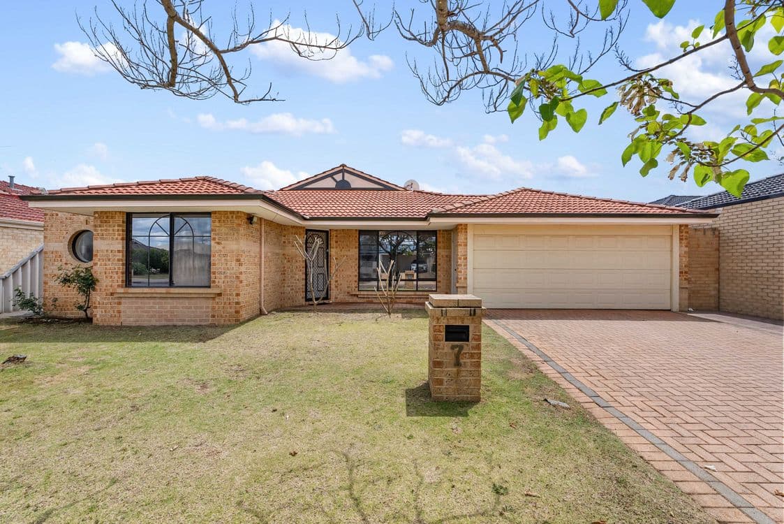 7 Daniel Drive, CANNING VALE, WA 6155, Canning Vale - Thumbnail 2
