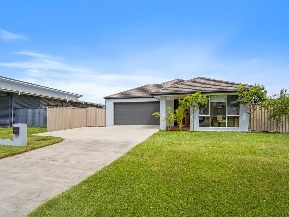 101/7 Miles Street, Coolangatta - Image 1