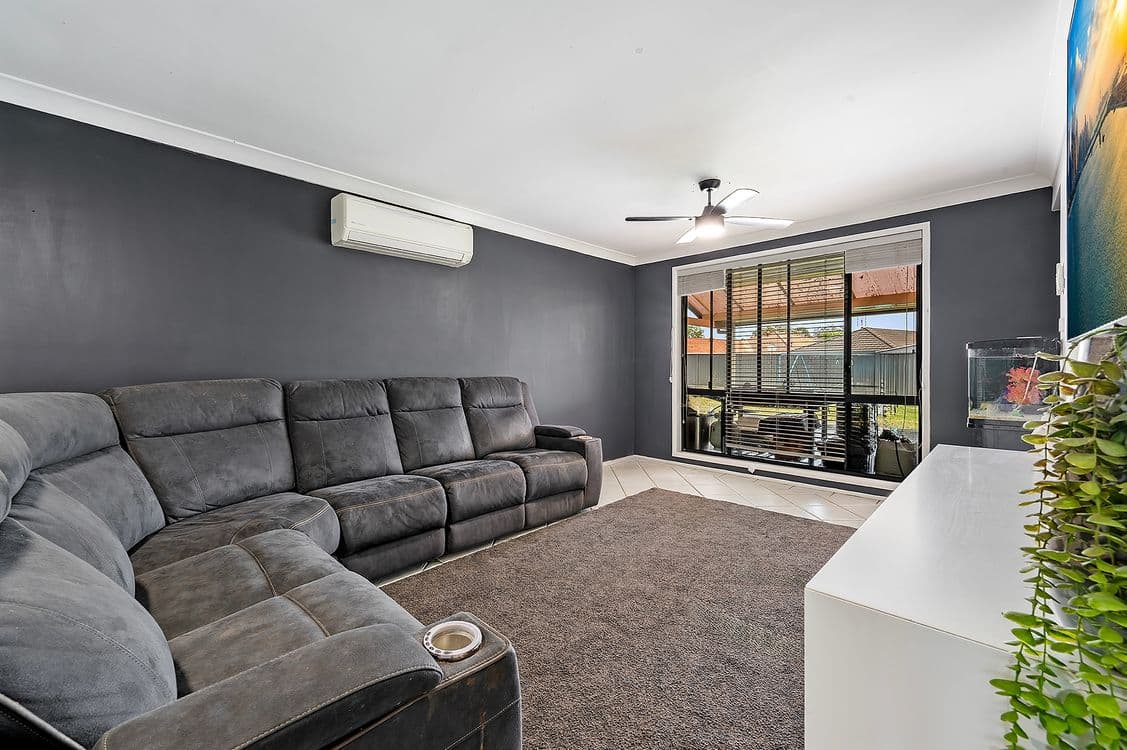 9 Miller Crescent, BLUE HAVEN, NSW 2262, Blue Haven - Thumbnail 2