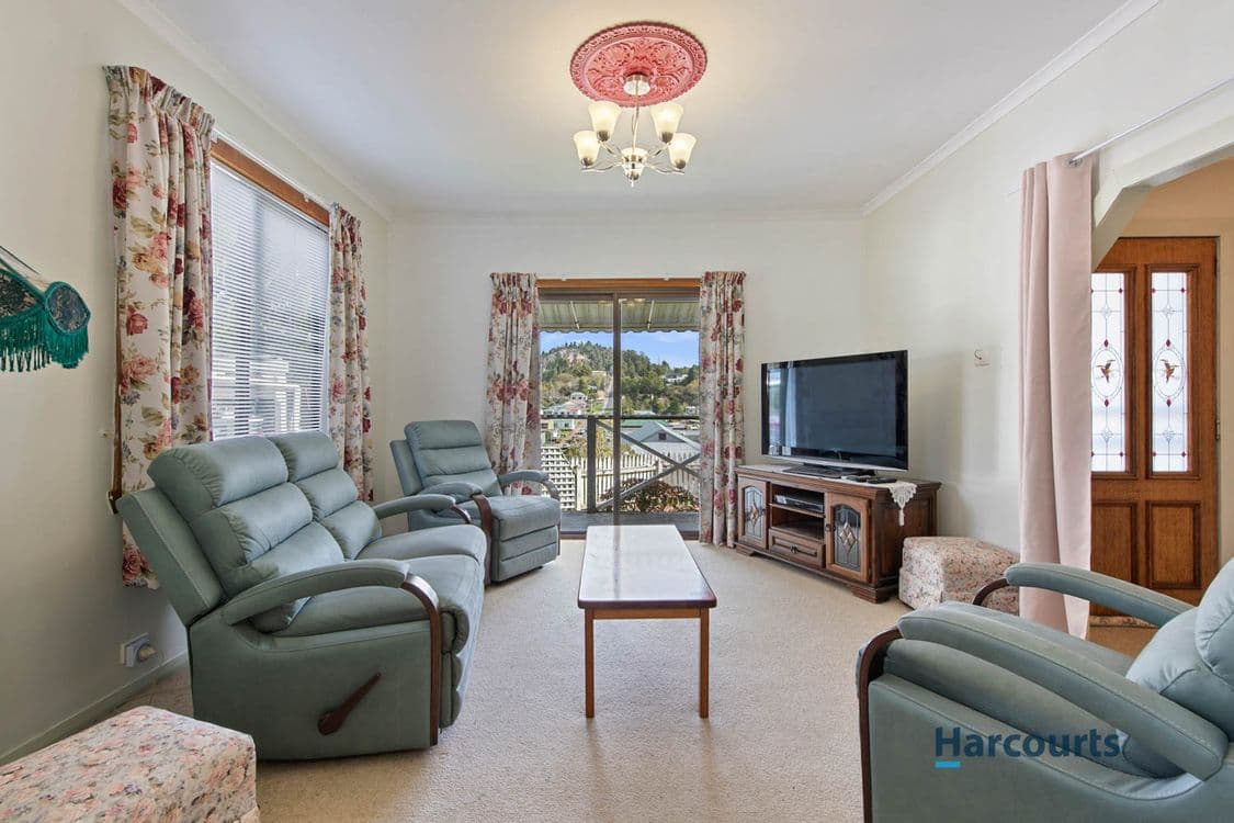 11 Wilmot Street, QUEENSTOWN, TAS 7467, Queenstown - Thumbnail 2