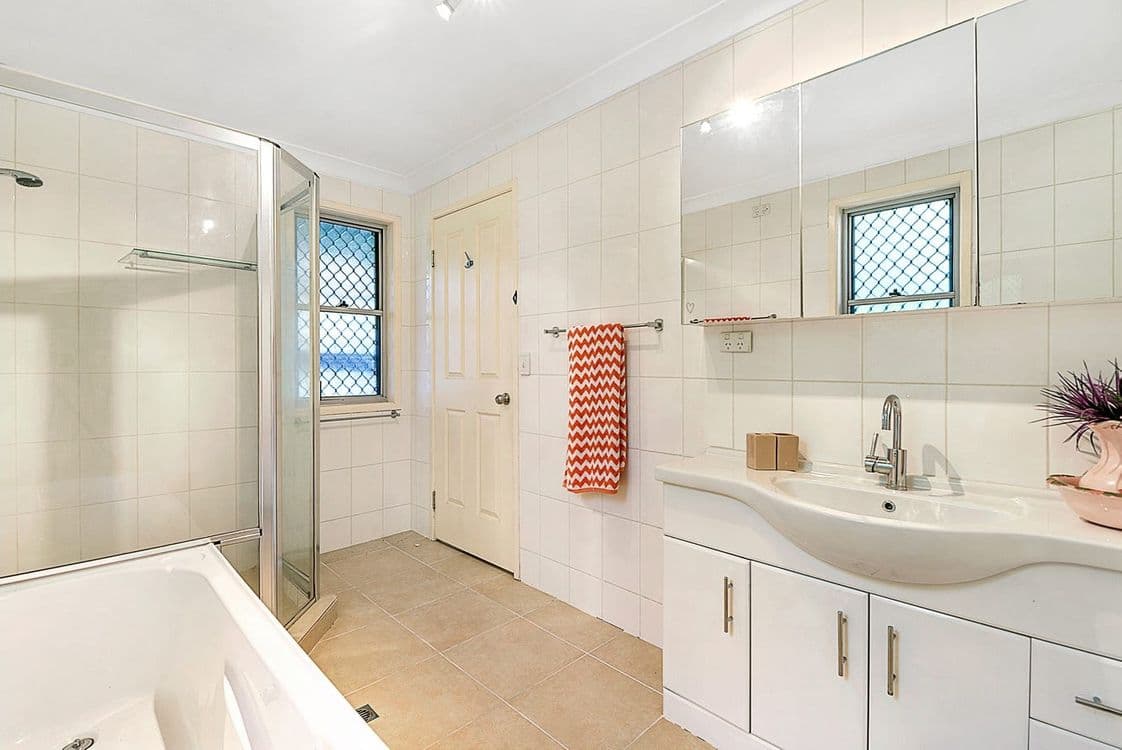 4 Tallowood Road, ASHMORE, QLD 4214, Ashmore - Thumbnail 7