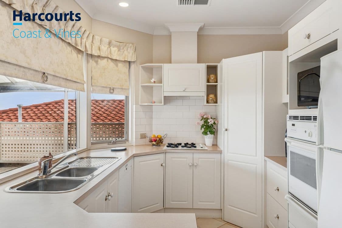 13 Elmeade Drive, HALLETT COVE, SA 5158, Hallett Cove - Thumbnail 5