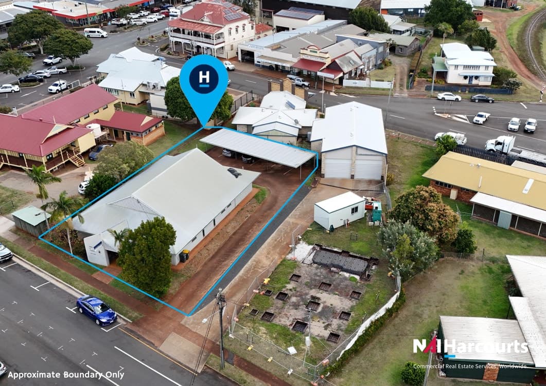 11 Crescent Street, CHILDERS, QLD 4660, Childers - Thumbnail 2