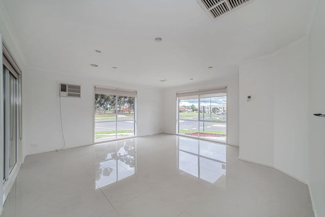 95 Rossiter Avenue, ROXBURGH PARK, VIC 3064, Roxburgh Park - Thumbnail 4