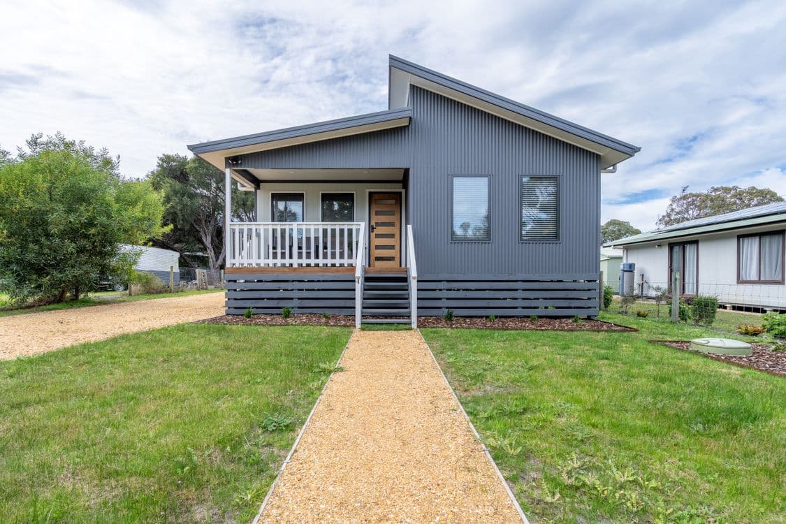 4 Cove Street, LOCH SPORT, VIC 3851, Loch Sport - Thumbnail 2