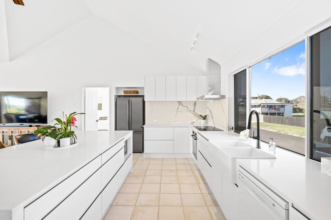 2 Skyring Place, TIN CAN BAY, QLD 4580, Tin Can Bay - Thumbnail 2