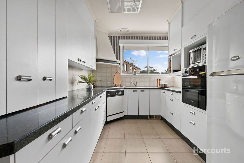 1 Thornhill Drive, FOREST HILL, VIC 3131, Forest Hill - Thumbnail 5
