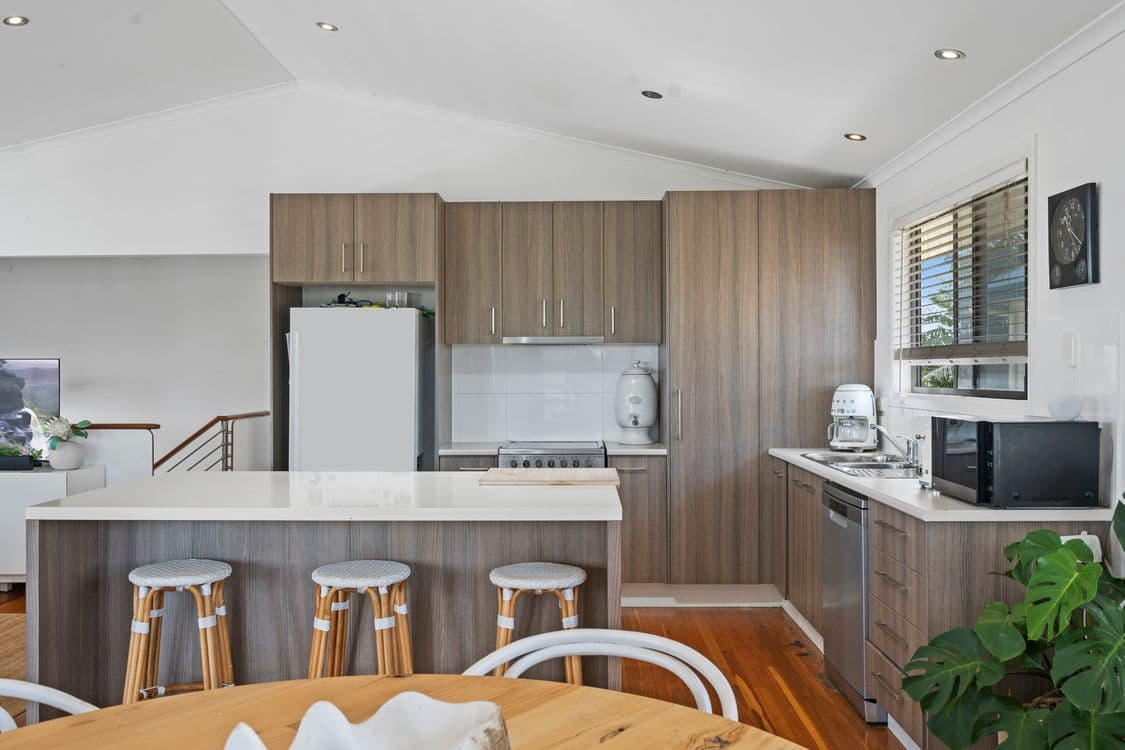 102 Gordon Parade, MANLY, QLD 4179, Wynnum - Thumbnail 2