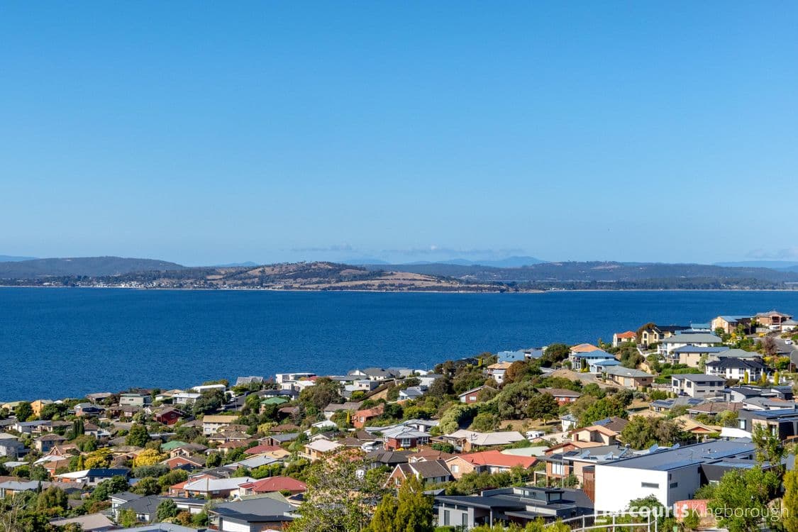 27 Bluebush Crescent, BLACKMANS BAY, TAS 7052, Blackmans Bay - Thumbnail 4