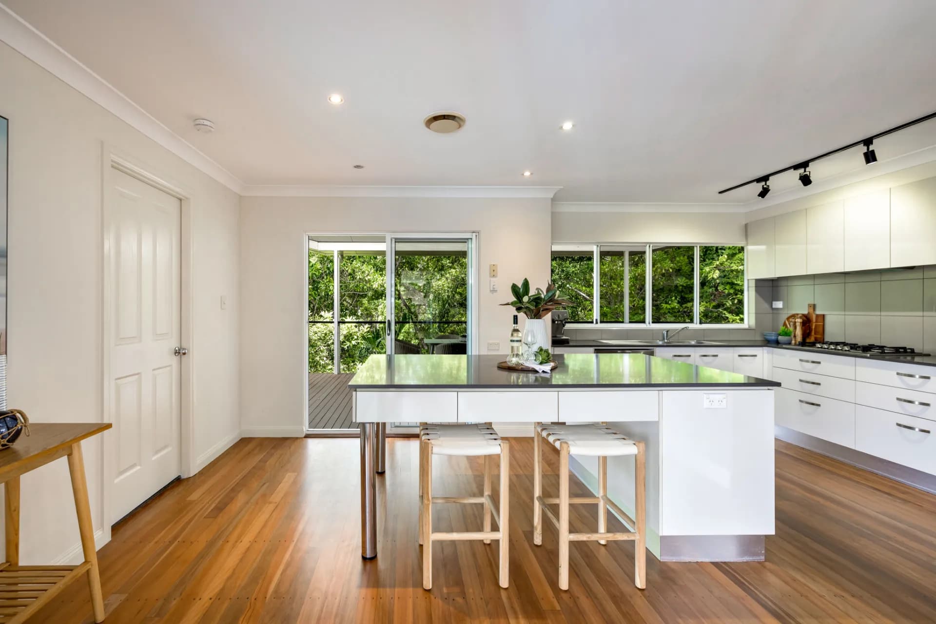 9 Barron View Drive, Freshwater., Freshwater - Thumbnail 2