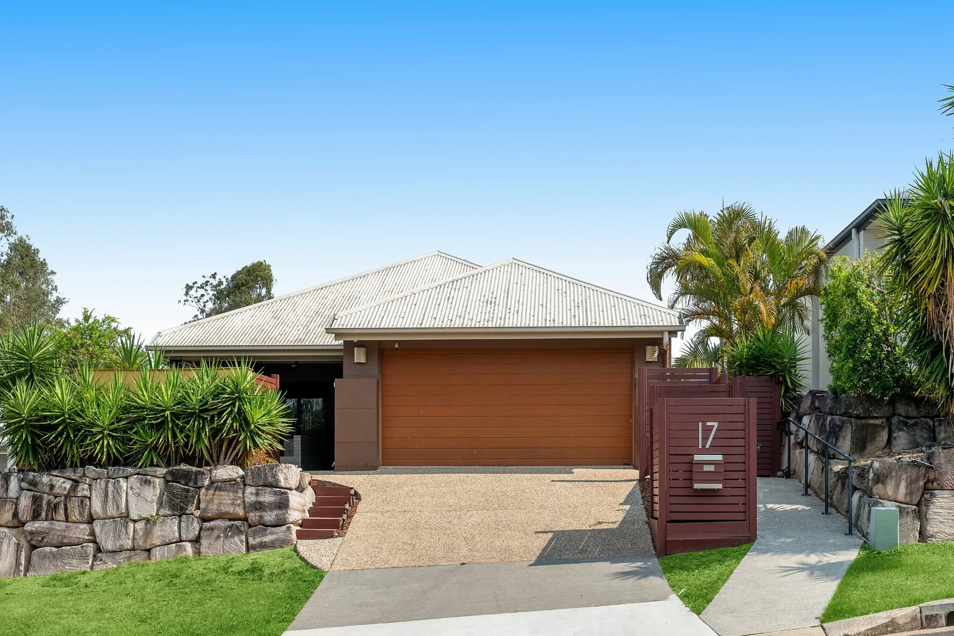 17 Backhousia Crescent, Sinnamon Park - Thumbnail 2