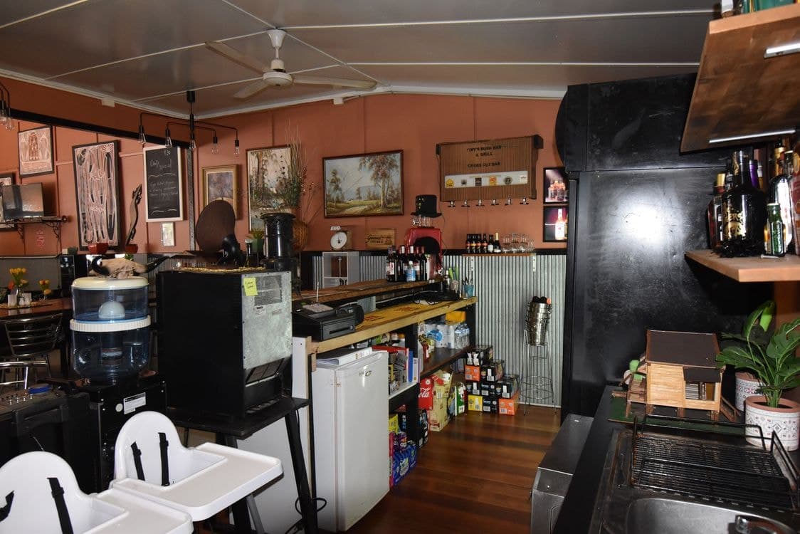 122 Churchill  Street, CHILDERS, QLD 4660, Childers - Thumbnail 6