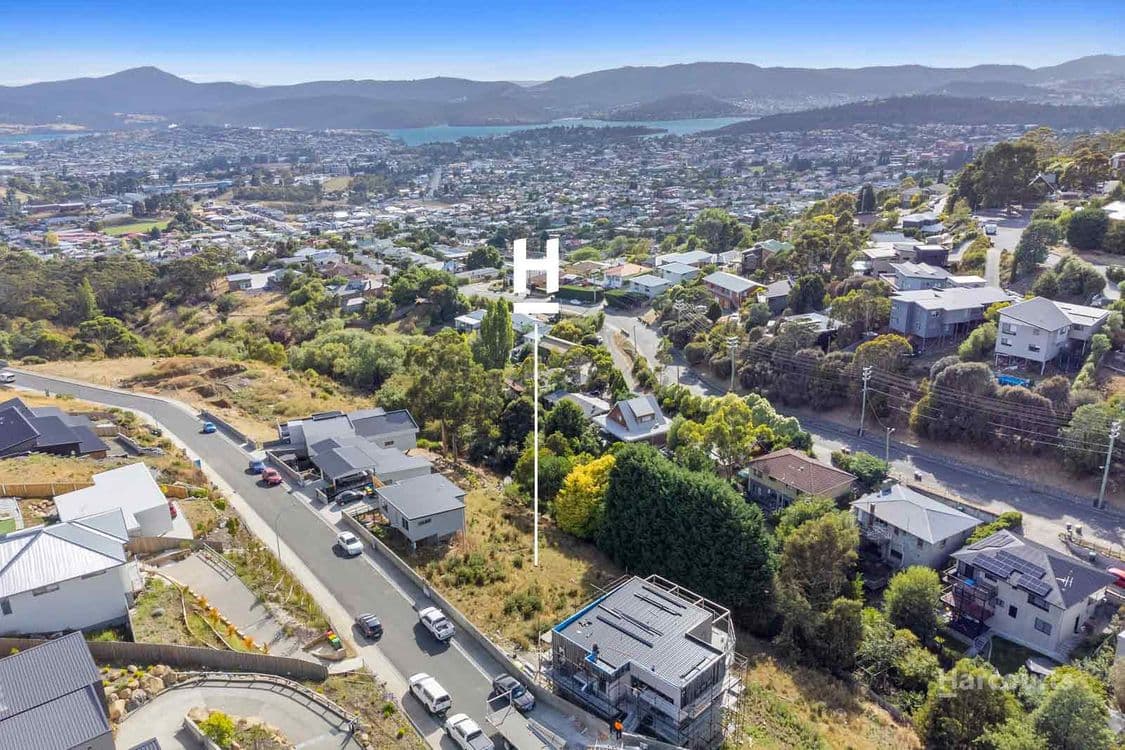 74 Athleen Avenue, LENAH VALLEY, TAS 7008, Lenah Valley - Thumbnail 2