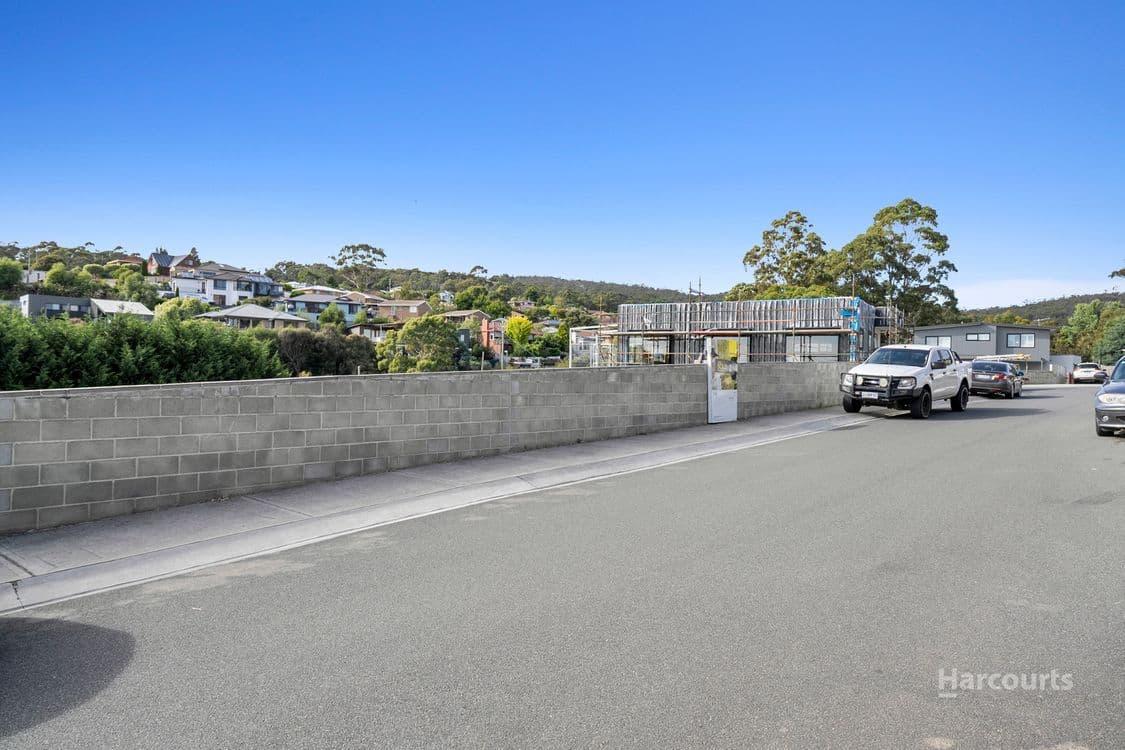74 Athleen Avenue, LENAH VALLEY, TAS 7008, Lenah Valley - Thumbnail 4