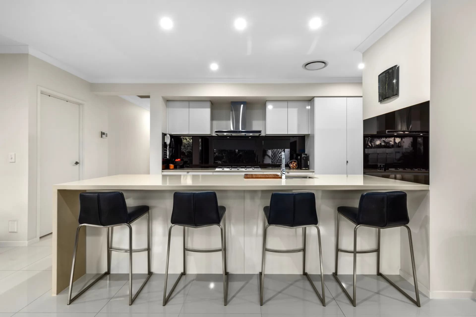 7689 Fairway Boulevard, Hope Island., Hope Island - Thumbnail 2