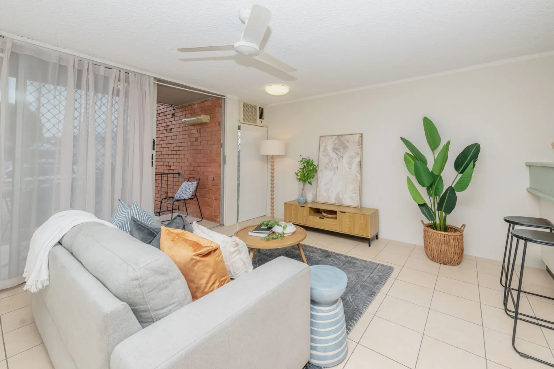 1/31 Surrey Street, Hyde Park., Hyde Park - Thumbnail 2