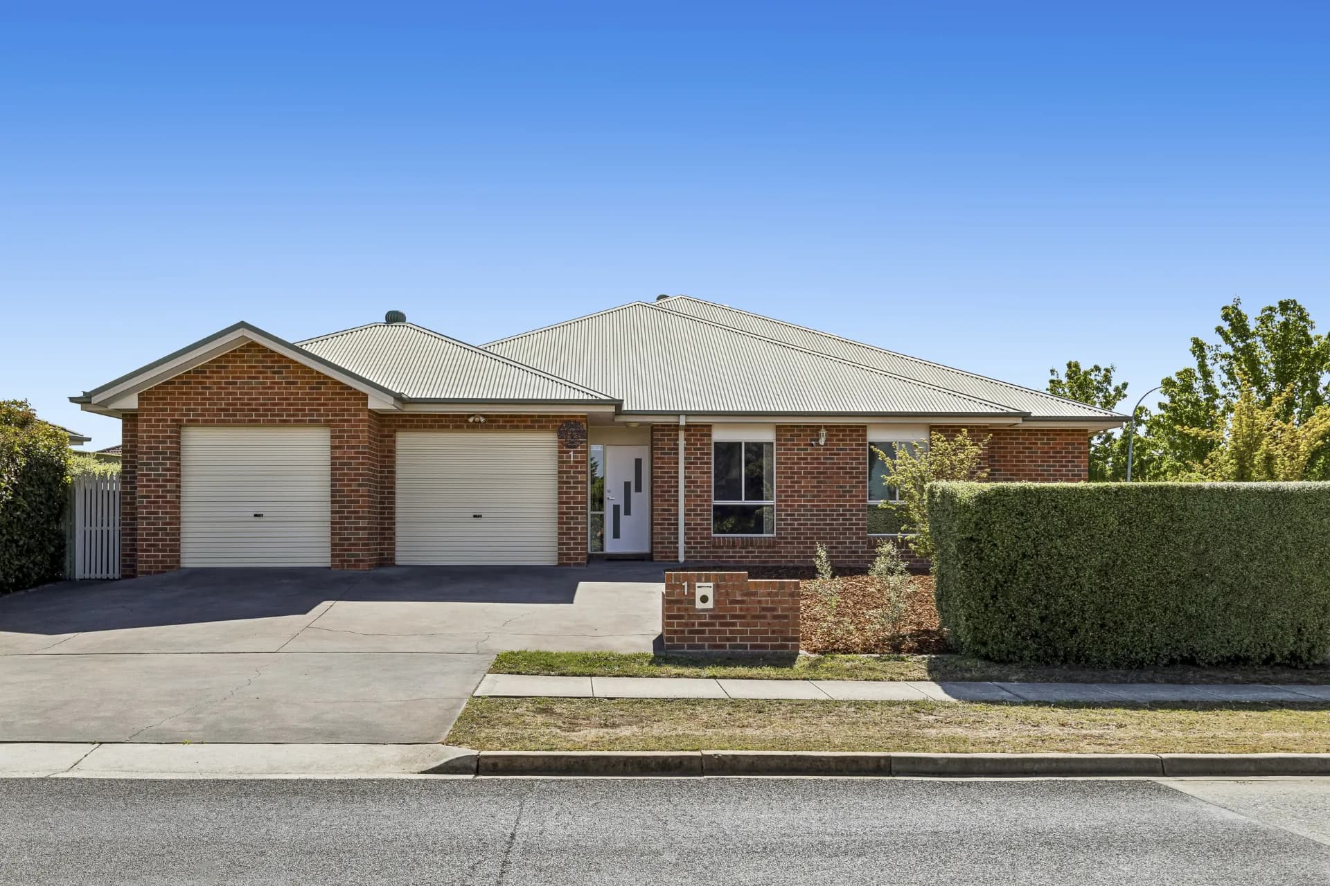 1 Richard Avenue, Queanbeyan, NSW, Queanbeyan - Image 1