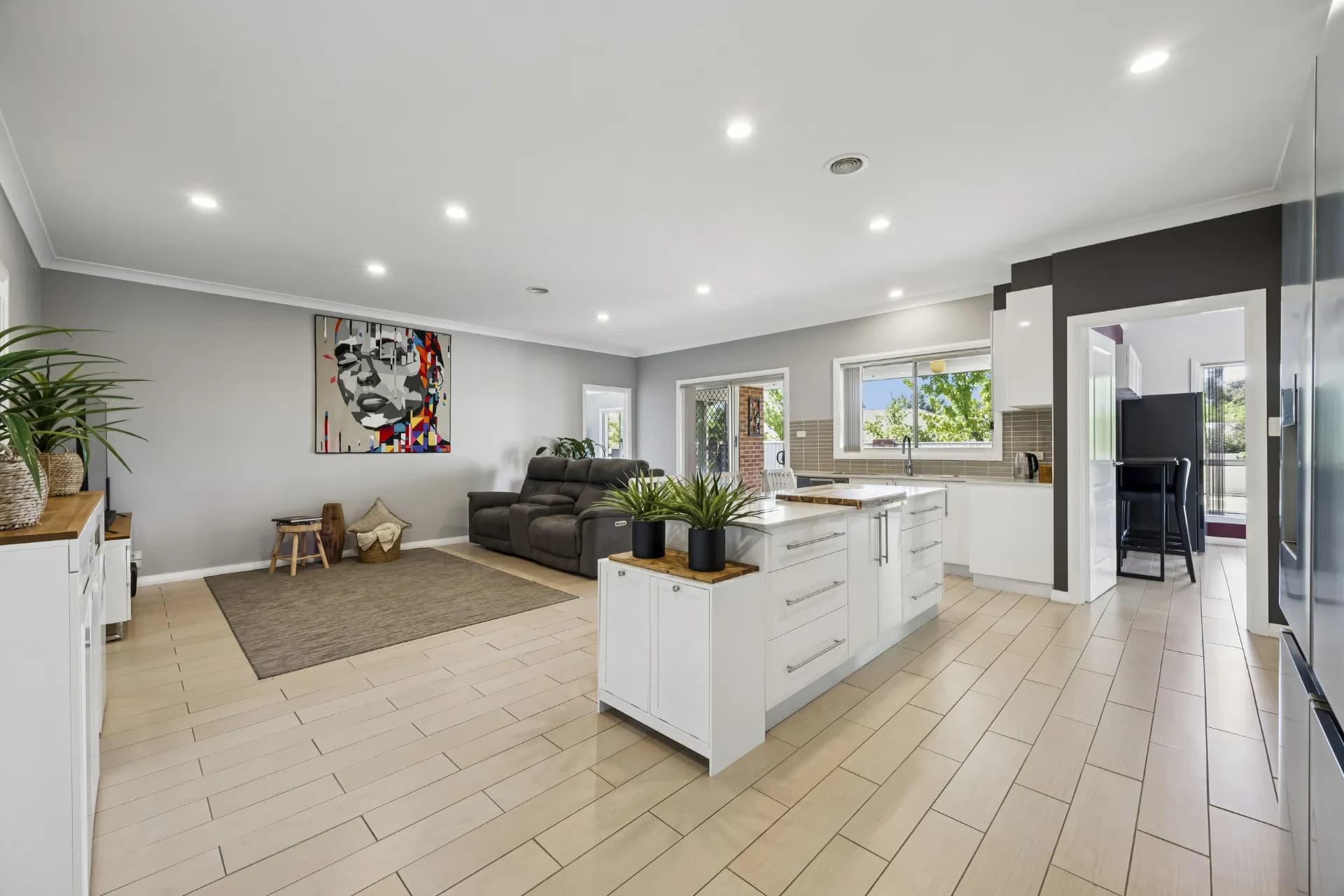 1 Richard Avenue, Queanbeyan, NSW, Queanbeyan - Thumbnail 2