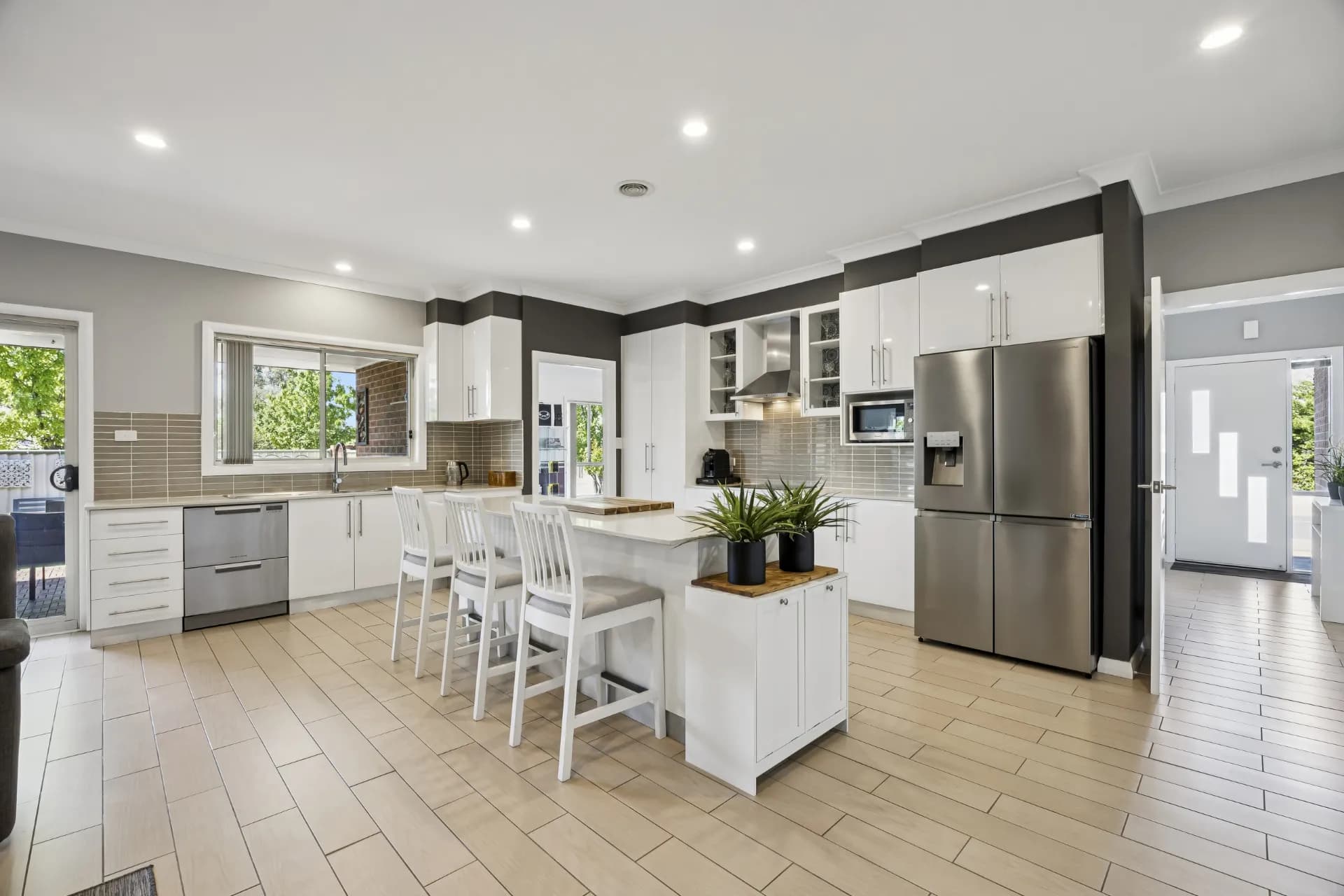1 Richard Avenue, Queanbeyan, NSW, Queanbeyan - Thumbnail 3