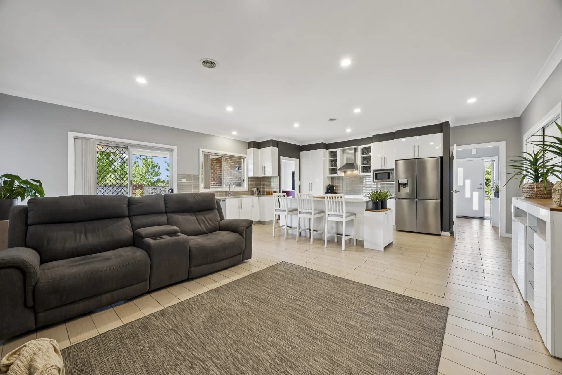 1 Richard Avenue, Queanbeyan, NSW, Queanbeyan - Thumbnail 6