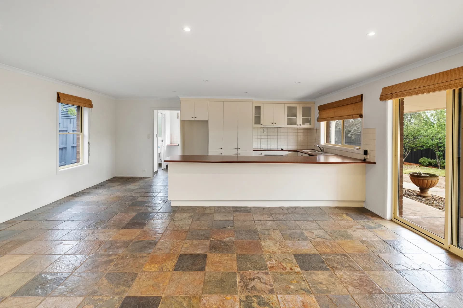 12 Stamford Close, Bacchus Marsh., Bacchus Marsh - Thumbnail 3