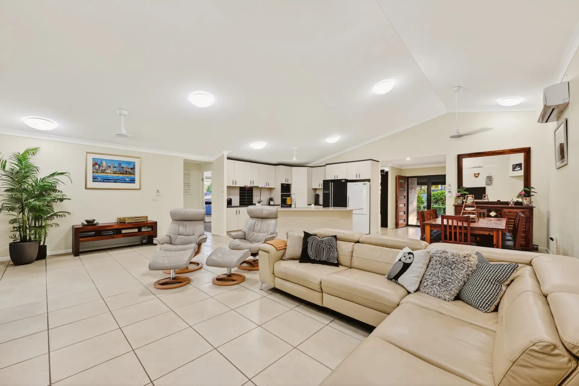 4 Wexham Court, Kirwan., Kirwan - Thumbnail 7