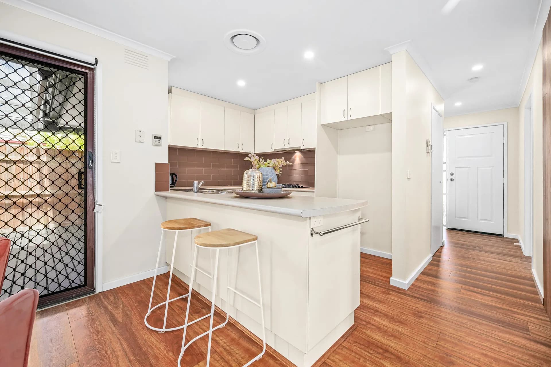 1/17 Upton Crescent, Narre Warren - Thumbnail 2