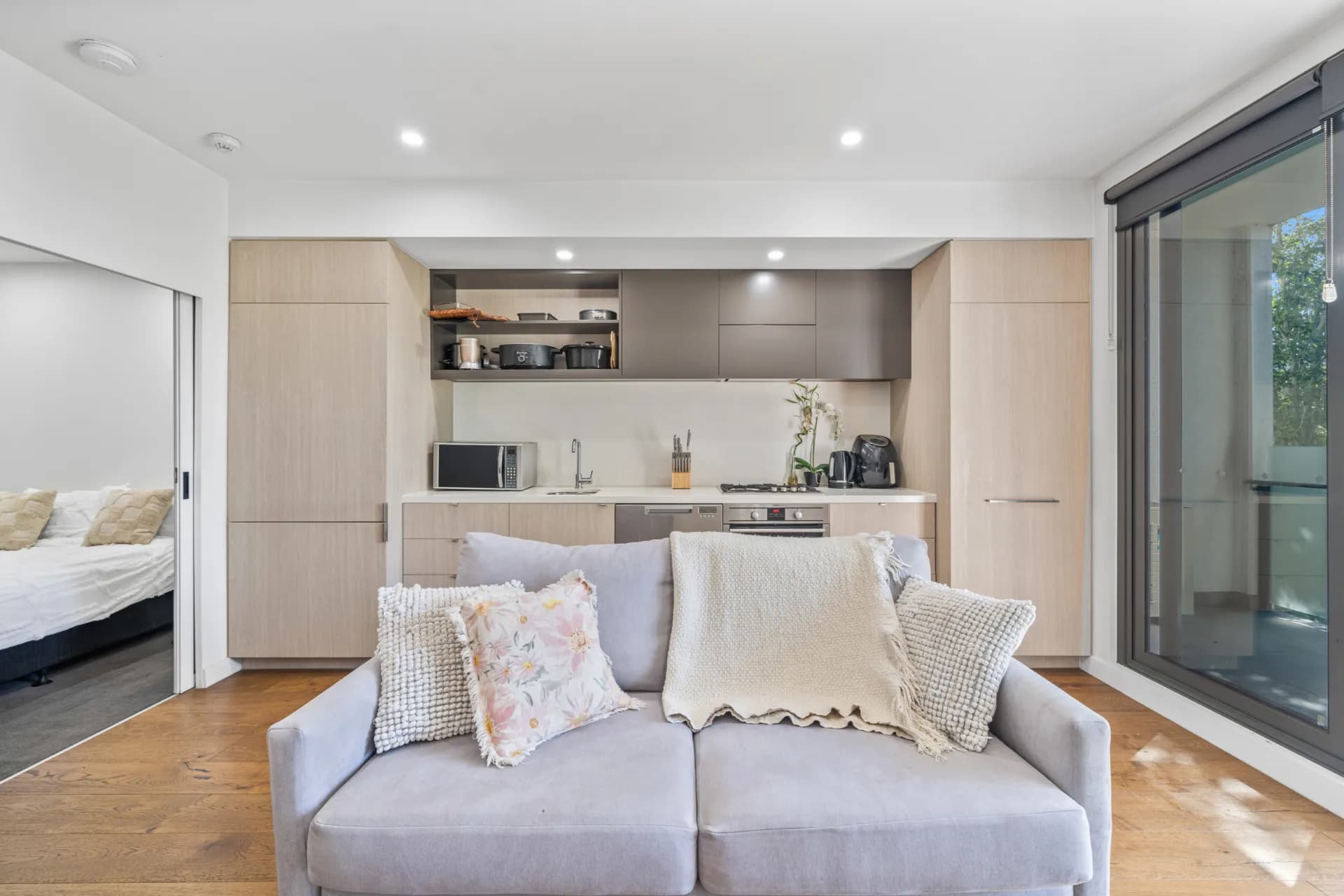 304/16 Anderson Street, West Melbourne., West Melbourne - Thumbnail 2