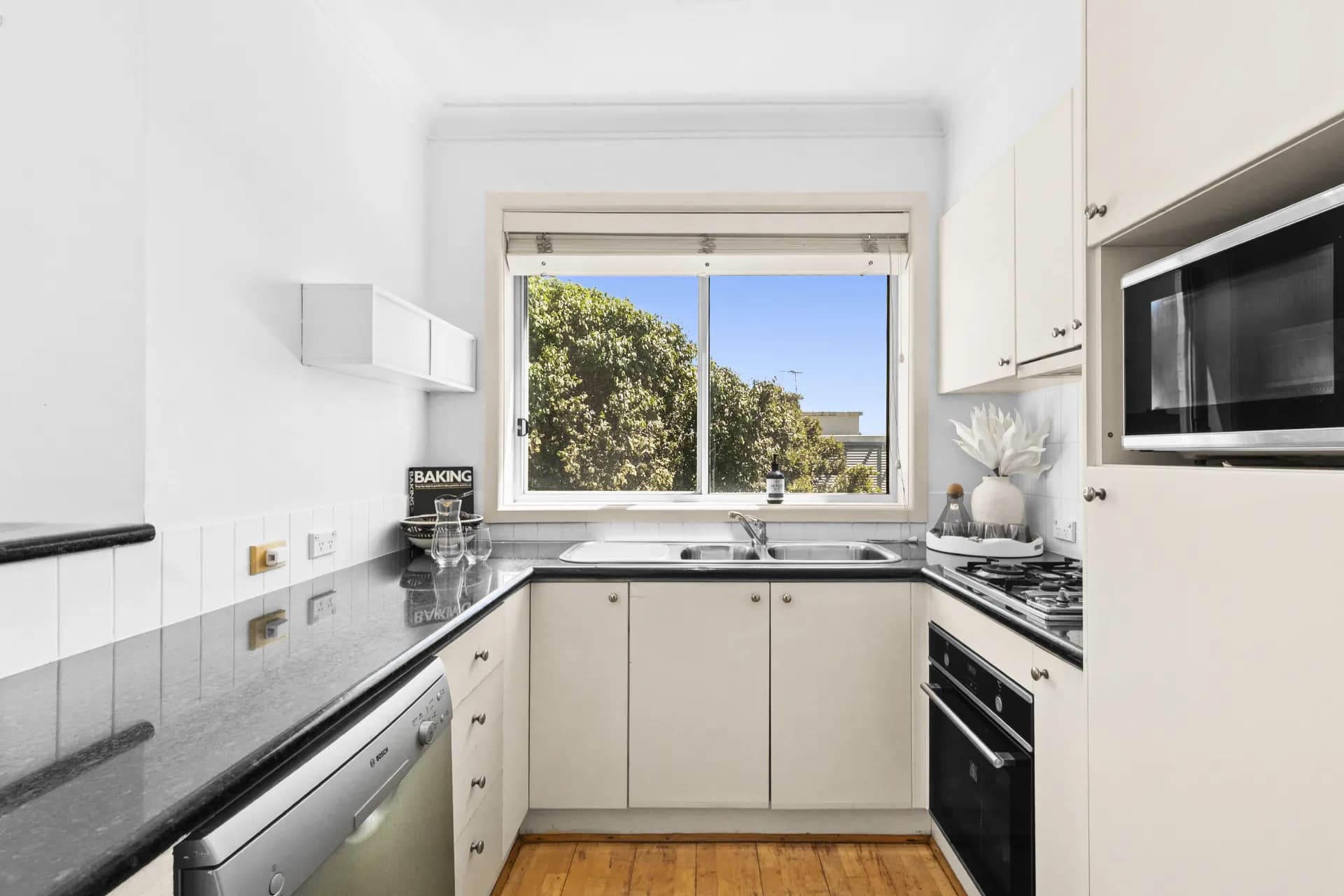 15/8-12 Banksia Street, Dee Why., Dee Why - Thumbnail 4