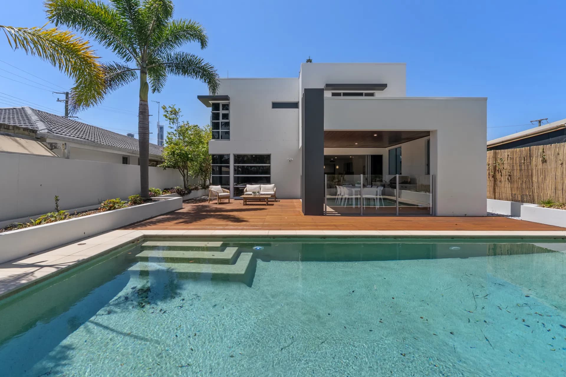 3 Brindisi Avenue, Surfers Paradise - Image 1