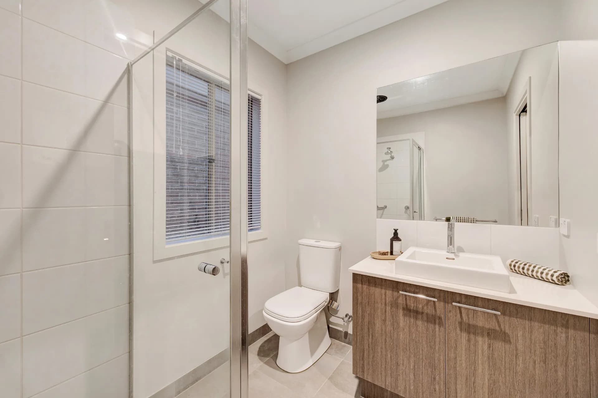 13 Hatter  Street, Werribee., Werribee - Thumbnail 3
