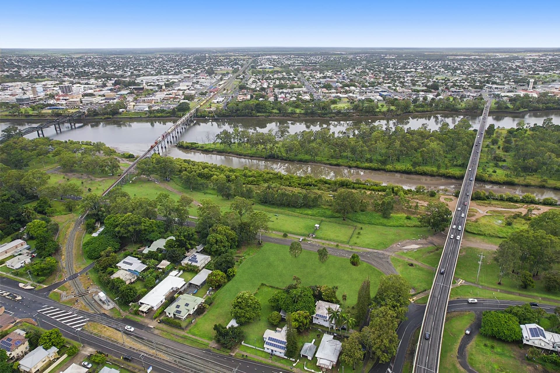 2 Hinkler Avenue,Bundaberg North, Bundaberg North - Thumbnail 2