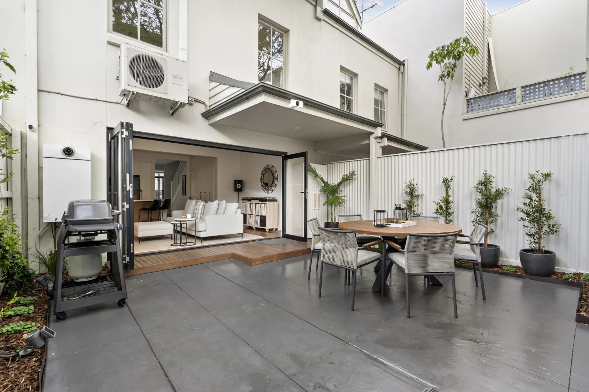 16 Cremorne Street, Fitzroy., Fitzroy - Thumbnail 2