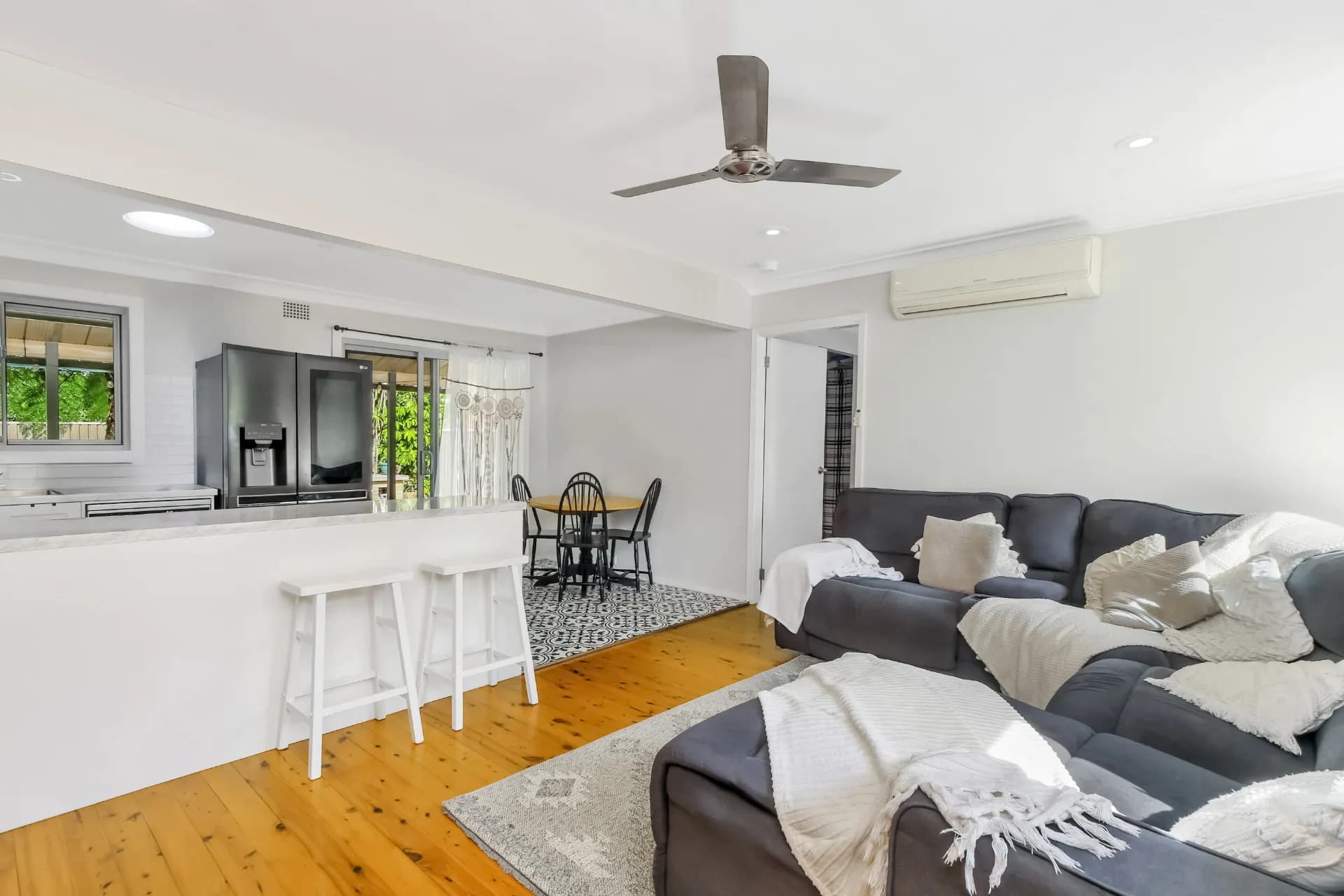 22 Golden Avenue, Point Clare., Point Clare - Thumbnail 4