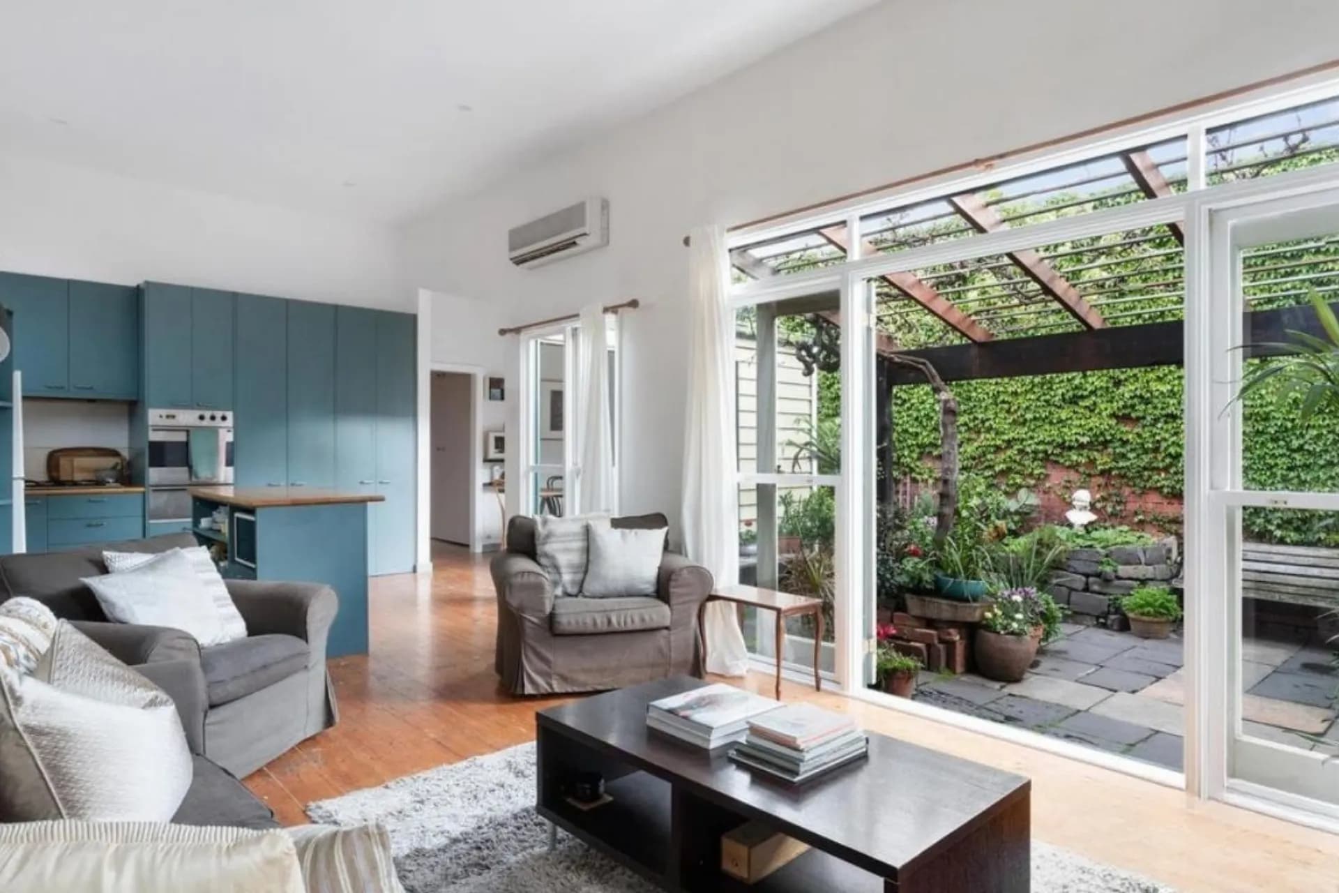 219 Esplanade West, Port Melbourne - Thumbnail 3